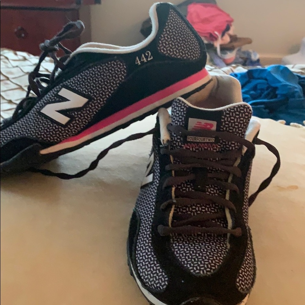 New Balance 442